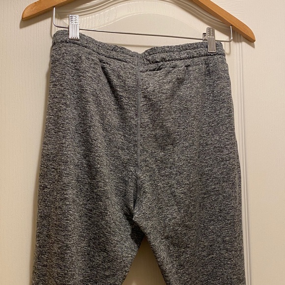 Vuori Performance Joggers for Women - Picture 8 of 11